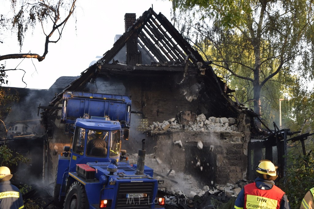 Grossfeuer Einfamilienhaus Siegburg Muehlengrabenstr P0980.JPG - Miklos Laubert